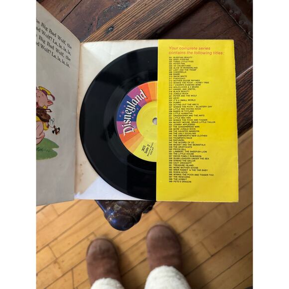 1978 Walt Disney's Story of Three Little Pigs 1978 #303 Book & Record, 33-1/3 - Picture 3 of 3